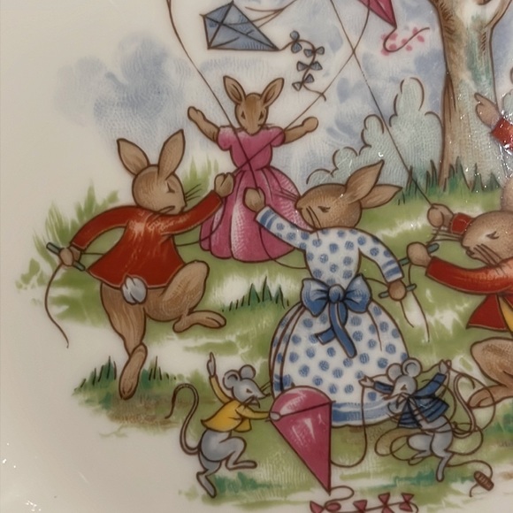 Royal Doulton Bunnykin 8” Plate, Flying Kites - Picture 4 of 8